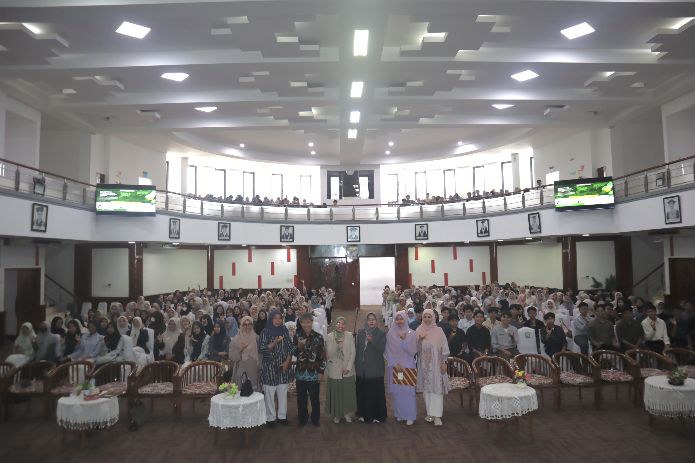 Program Studi Sarjana Farmasi Unand Gelar Kuliah Tamu tentang Precision Medicine dan Pharmacogenomics