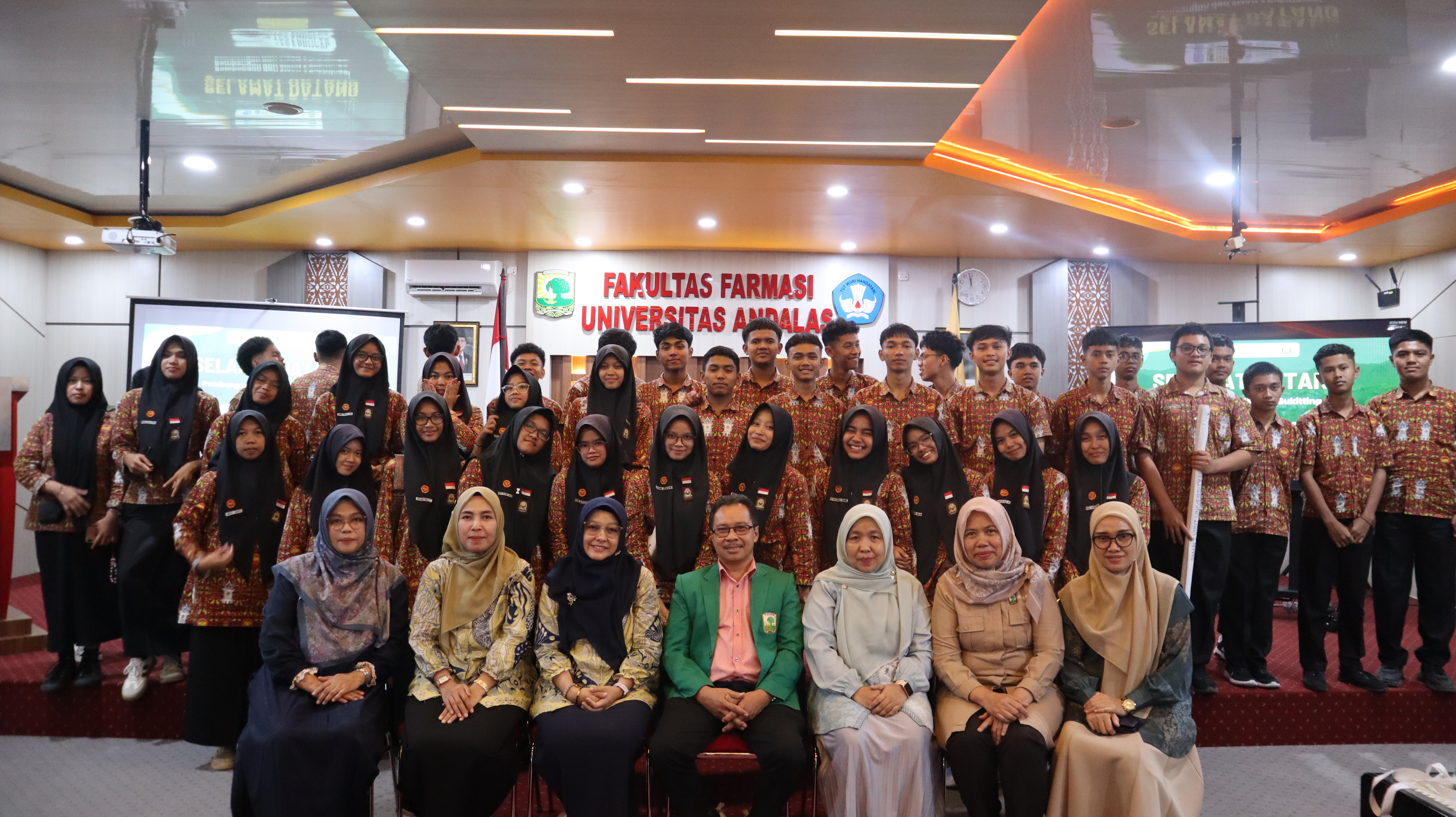 Fakultas Farmasi Unand Terima Kunjungan SMAN 2 Bukittinggi dalam Kegiatan Visit University