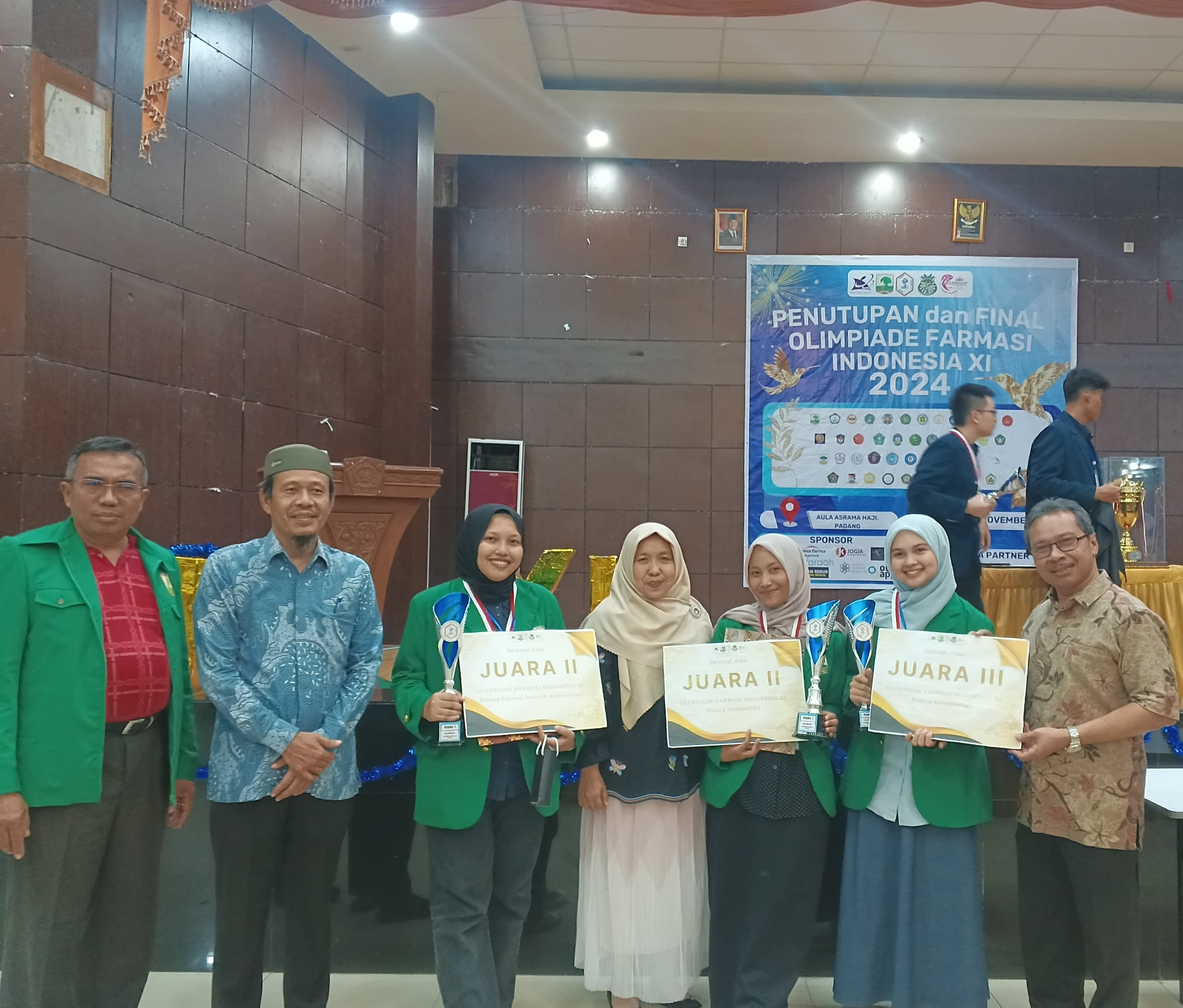 Farmasi Unand Juara Umum 2 pada Olimpiade Farmasi Indonesia XI